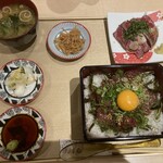 SUMIBIX - ネギトロ定食（マグロ丼と牛肉のたたきの定食）