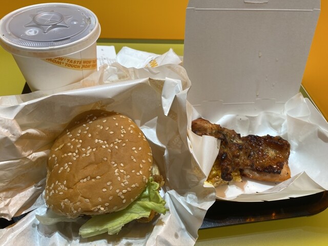 MOM'S TOUCH ソラド原宿店 - 明治神宮前/ハンバーガー | 食べログ