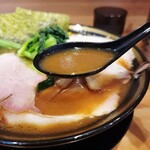 Ramen house メリー - 醤油のキレがある豚骨スープ