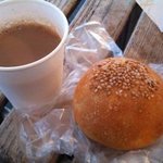 石窯パン工房サンメリー - ドイツあんパンとサービスのコーヒー