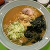 中華そば 万楽 - 料理写真:ラーメン特大（麺３玉）930円+ワカメ100円＋ネギ100円＝1,130円（税込）。