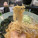 中華そば 万楽 - ラーメン特大でリフト。