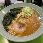 中華そば 万楽 - ラーメン特大（麺３玉）930円+ワカメ100円＋ネギ100円＝1,130円（税込）。
