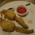 ブラッスリー レキップ - 自家製パンチェッタとモッツレラを詰めた花ズッキーニーのフリット