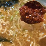 中華そば 万楽 - 味変に豆板醤を・・・。