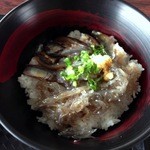 田子の浦港 漁協食堂 - イワシの親子丼（醤油掛け済み）