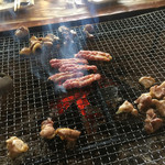 ろばたやき山ろく - 真ん中はセセリ、回りは地鶏焼き塩味(^^)