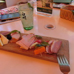 ホワイトテラス - 2015' 自家製樽燻製の盛り合わせ１，２５０円