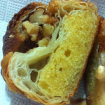 パンやきどころ RIKI - アーモンドクリームとクルミ