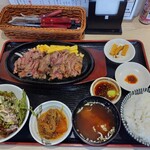 ステーキ&ハンバーグ ビッグシェフ亭 - 料理写真:熟成赤身牛ステーキ M定食(わさびだし醤油)(1280円)、ライス大盛り