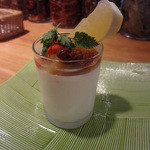 老虎菜 - アマレット酒の杏仁豆腐