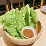 精肉卸問屋直営焼肉店 牛次郎 - チシャ 493円