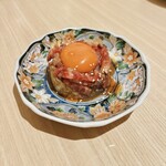 精肉卸問屋直営焼肉店 牛次郎 - 和牛炙りユッケ風 1399円