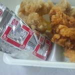 恵比す弁当 - 塩から揚げには酢醤油がつきます。