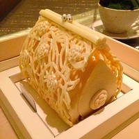 ベージュ アラン・デュカス 東京 - 