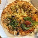 ピザクック - 料理写真:博多海鮮スターフォー、ピザ生地は一番薄い生地にしてもらいました。 トッピングはガルムソースの熱男のシーフードとエビマヨベーコン。 そして朝倉産ネギを使ったゴマサバと後乗せの長浜市場直送のブリのカルパッチョです。