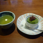 Momijitei - 付いてくるデザートとお茶
