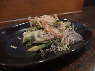 Izakaya Komasa - お通しは山菜のサシボ