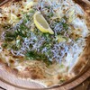 オリーブの丘  - しらすとレモンバターのピザ（＾∇＾）