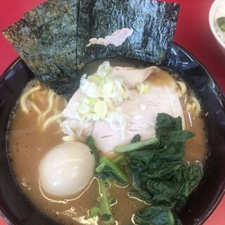 横浜家系ラーメン 宮里家_0