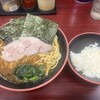 麺家 紫極 - ラーメン 大、ライス(17時までは無料サービス)