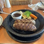 炭焼ステーキくに - 料理写真: