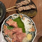 三代目 鳥メロ - ハツ串と鶏レバー刺し