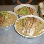 らーめんでぽっと - 夜だけしょうゆ 750円、ハーフ 700円、麺大盛 950円
