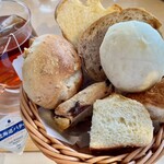 ドンク - 料理写真:パンは一つ一つが小ぶりなのでより多くの種類を楽しめます