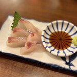 晩杯屋 - 料理写真:この日の本日のオススメ“メダイのお刺身“が
鮮度もよく美味しいと思いました(*´ω`*)