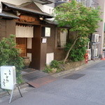 「藪」「更科」「砂場」三大系列に次ぐ「一茶庵系」の都内唯一の「足利本店」の流れを汲む「九段一茶庵本店」