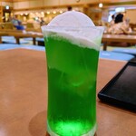 湯あみの島 和風カフェテリア - メロンクリームソーダ600円
