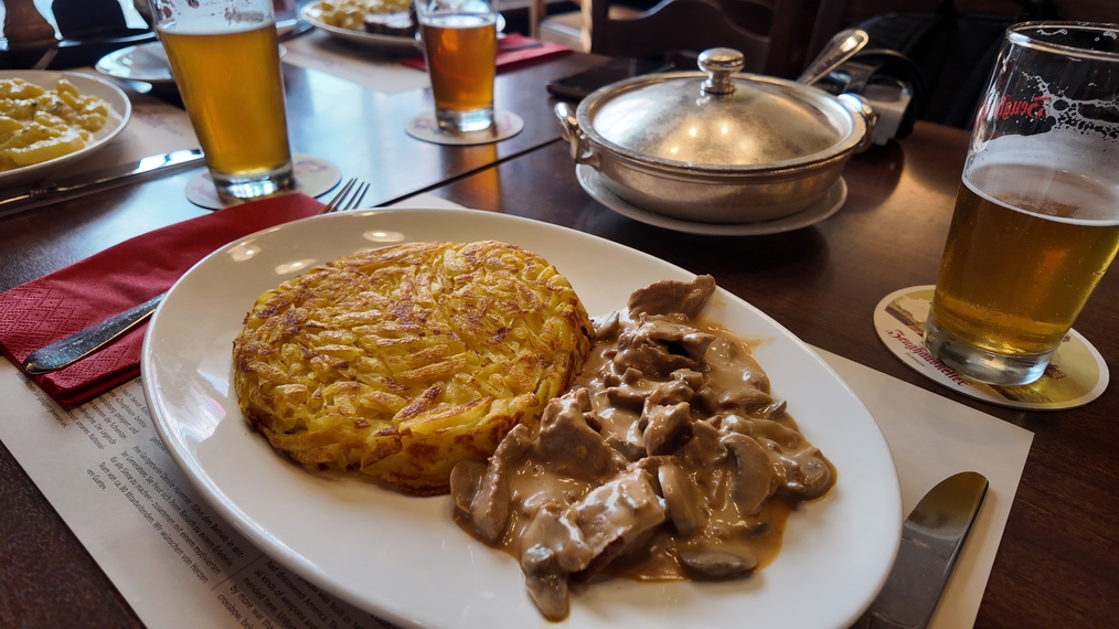 写真 : Zeughauskeller ツォイクハウスケラー チューリッヒ料理店