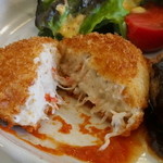 アーティザン - しっかりカニが味わえるカニクリームコロッケ。身がこんなにしっかりと…