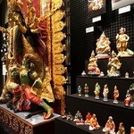 国立民族学博物館 ミュージアム・ショップ - 美術品なみに美しい展示品が多数。
