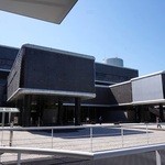 国立民族学博物館 ミュージアム・ショップ - 延べ床面積、５万ｍ²は、圧巻。　２〜３時間かけて回りたい。