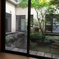 太田なわのれん - 店内より中庭を望む