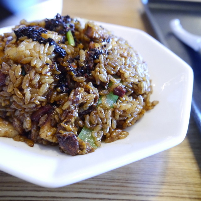 大阪王将 - ごろごろチャーシューの黒炒饭(690円)