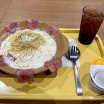 パルメナーラ - 料理写真:こぼれベーコンのパルメナーラ（やや多め）、ウーロン茶M
