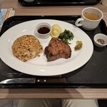 マロリーポークステーキ - 料理写真:日和山٠ガーリックライス(税込1,640円)