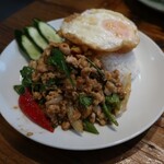 タイ料理 ミャオミャオ - ガパオ（鶏ひき肉のホーリーバジル炒め）