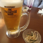 立ち飲み処ここ - ビール＆お通し。お通しは2階席だからかな？(2015.5.4)