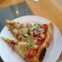 カフェトスカ - 春キャベツのピザって感じかな。もっちりした生地でした。