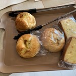 Morry's Bakery - 豆パンとコーンマヨパンと焼きたてのカニカマパンとパウンドケーキ