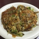 Hirosoma Fuu Okonomiyaki Kichi - ここのお好み焼き(広島焼)ほんまにうまい！！ お好み焼きにはそばを入れてね^_^ おばちゃんも広島ファンのお客さんも最高でした！京都からきた甲斐がありました！また絶対きます！