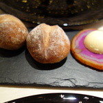 レストラン 間 - 全粒粉のパン＆レモンテイストのバター