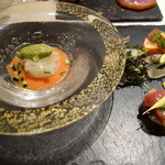 レストラン 間 - 第３楽章　初鰹・サーモン・うどのサラダ仕立て　アオリイカをパスタに見立てて