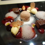 レストラン 間 - 第７楽章　赤い実のフルーツと２種のチョコレートのバリエーション　花のアロマ