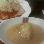 アカシア 新宿本店 - ランチメニューのロールキャベツとハンバーグ