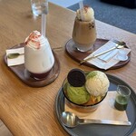＋Ｍ - 料理写真:手前：つぶつぶいちごミルク／抹茶のアフォガード